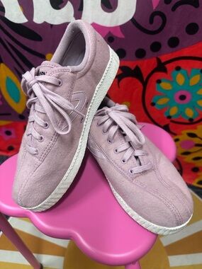 TRETORN Women’s pink/purple tennis shoes sz 7